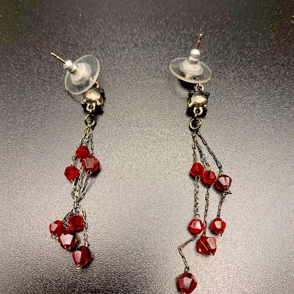 Red beaded earrings. - Picture 2 of 3